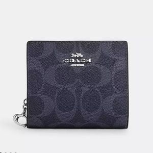 Coach Snap Wallet In Signature Canvas